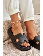 Piankowe Klapki Z Wycięciami Czarne Neladith