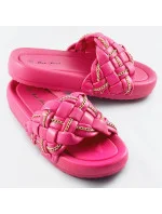 Dámske šľapky vo fuchsijovej farbe so zapleteným pásikom a retiazkou (AE120) Dámske šľapky vo fuchsijovej farbe so zapleteným pásikom a retiazkou (AE120)