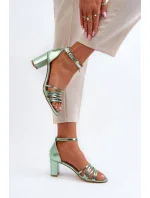 Sandále na podpätku model 194991 Vykročte štýlovo
