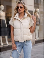 Krátka dámska prešívaná perová vesta v farbe ecru FashionStreet TY5923 Krátka dámska prešívaná perová vesta v farbe ecru FashionStreet TY5923