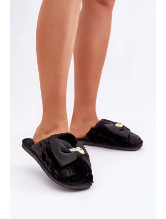 Papuče z umelej kožušiny s malou brošňou Black Primaria