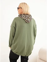 Dámska mikina Plus Size z viskózy s kapucňou a leopardovými vložkami v khaki farbe Dámska mikina Plus Size z viskózy s kapucňou a leopardovými vložkami v khaki farbe