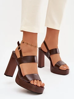 Sandále na podpätku model 226115 Vykročte štýlovo