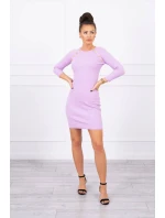 Šaty s ozdobnými gombíkmi fialovej