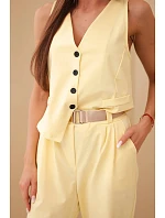 Dámsky elegantný set s vestou a nohavicami na gombíky žltej farby