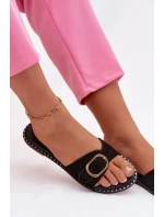 Dámské pantofle na ploché podešvi se zlatým sponou Czarne Selivelle