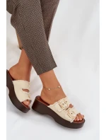 Dámské pantofle na platformě se zlatými sponami světle béžové Renelisse