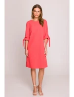 S393 Šaty áčkového strihu so zaväzovacími rukávmi - koralové S393 Šaty áčkového strihu so zaväzovacími rukávmi - koralové