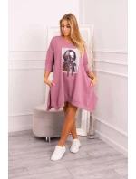 Šaty s potlačou a rozšírenou spodnou časťou tmavo ružové