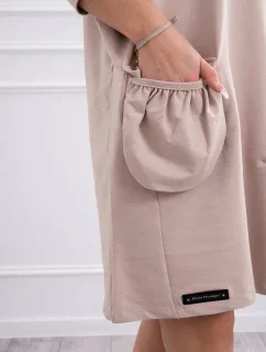 Béžové šaty s kapucňou