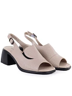 Dámske kožené sandále na podpätku béžovej farby Vinceza 26-66920