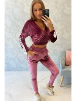 Velúrová súprava s nápisom Queen tmavo ružová