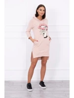 Šaty s dlhším chrbtom a farebnou potlačou v tmavo púdrovo ružovej farbe Šaty s dlhším chrbtom a farebnou potlačou v tmavo púdrovo ružovej farbe