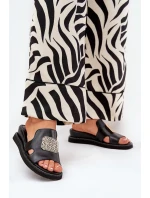 Klapki Damskie Na Koturnie Eko Skórzane Z Ozdobą Czarne Sarela