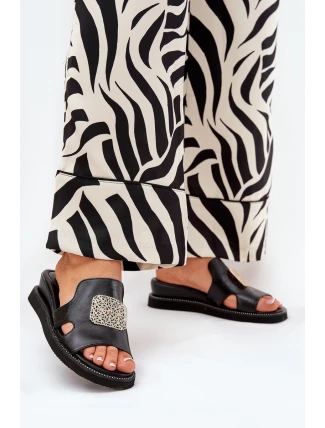 Klapki Damskie Na Koturnie Eko Skórzane Z Ozdobą Czarne Sarela