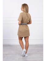 Šaty s ozdobným pásikom camel