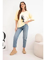 Dámska bavlnená blúzka oversize s krátkymi rukávmi a módnou potlačou žltá Dámska bavlnená blúzka oversize s krátkymi rukávmi a módnou potlačou žltá