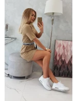 Šaty s ozdobným pásikom camel