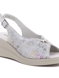 Šedé kožené dámske sandále na platforme Vinceza 26-79614