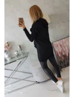 Šaty s ozdobnými volánikmi a kapucňou čiernej farby