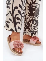 Klapki Damskie Na Platformie Z Ozdobnymi Kwiatkami Różowe Tessara