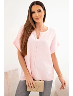 Dámska bavlnená mušelínová blúzka s výstrihom do V a čipkou candy pink