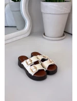 Dámské pantofle na platformě se zlatými sponami světle béžové Renelisse