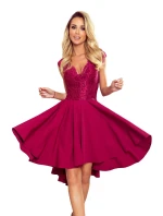 PATRICIA Dámske šaty vo vínovej bordovej farbe s dlhším zadným dielom a čipkovým výstrihom 300-4