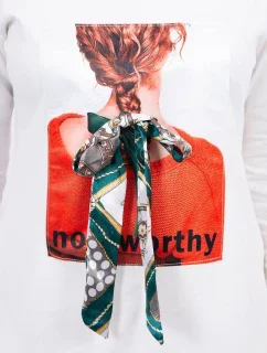 Pozoruhodné 3D grafické šaty vo farbe ecru