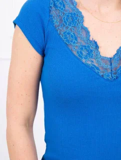 Blúzka s čipkovým výstrihom nevädze modrá