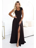 643-10 Elegantné večerné maxi šaty s rozparkom a ružami – čokoládovo hnedé
