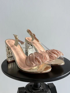 Sandále na podpätku model 225147 Vykročte štýlovo