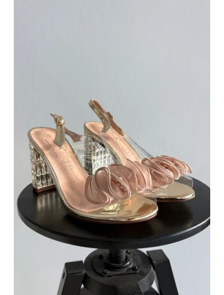 Sandále na podpätku model 225147 Vykročte štýlovo