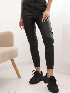 Dámske nohavice z ekokože s vreckami a viazaním v páse čierne