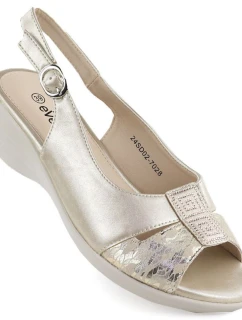 Dámske sandále na platforme zlaté eVento 7028