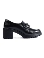 Štýlové čierne dámske poltopánky na širokom podpätku Štýlové čierne dámske poltopánky na širokom podpätku