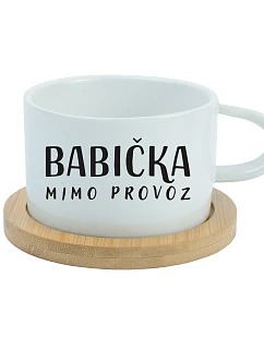 BABIČKA MIMO PROVOZ – biely hrnček s makrónkou, 200 ml