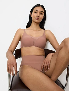 TRIUMPH SHAPE SMART - Podprsenka s kosticami pre tvarovaný dekolt Triumph
