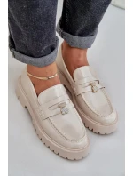 Dámske lakované mokasíny s ozdobným špendlíkom "Miś" Wulinea - béžové