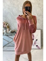 Velúrové šaty s kapucňou tmavo ružové