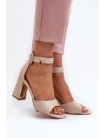 Sandále na podpätku model 197089 Vykročte štýlovo