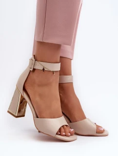 Sandále na podpätku model 197089 Vykročte štýlovo