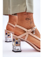 d&A Béžové lakované sandále s ozdobným podpätkom
