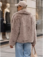 Krátka dámska kožušinová bunda so širokým golierom, béžová, FashionStreet TY5905