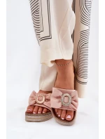 Klapki Damskie Na Platformie Z Kokardką I Ozdobną Broszką Różowe Lenela