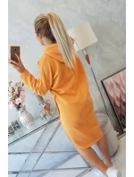 Šaty s kapucňou a bočným rázporkom broskyňové