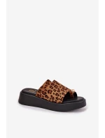 Klapki Damskie Na Platformie I Niskim Koturnie Z Ozdobnym Detalem Panterka Brązowe Saqesse