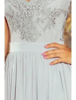 Dlhé dámske šaty v striebornej farbe bez rukávov as vyšívaným výstrihom model 6405966