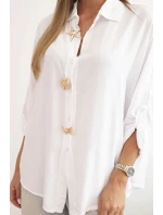 Dámska košeľa s viskózou, ozdobnými gombíkmi a golierom biela