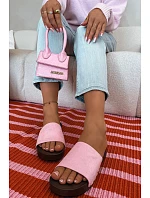 Ženské pantofle s zlatými sponami Růžové Ferinna